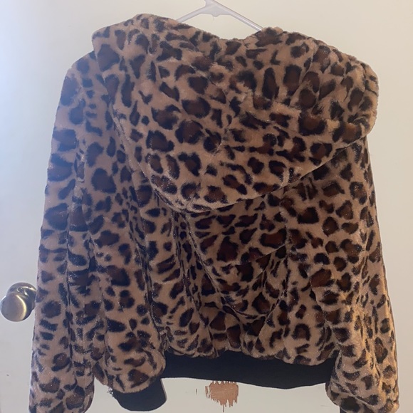 NWB: cropped fuzzy cheetah jacket - Picture 2 of 2